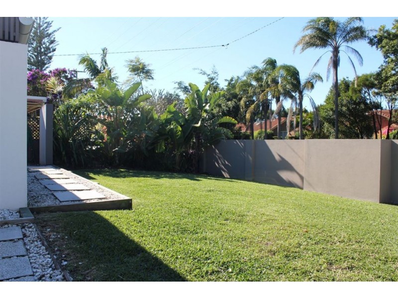 19 Holland Court, Broadbeach Waters QLD 4218