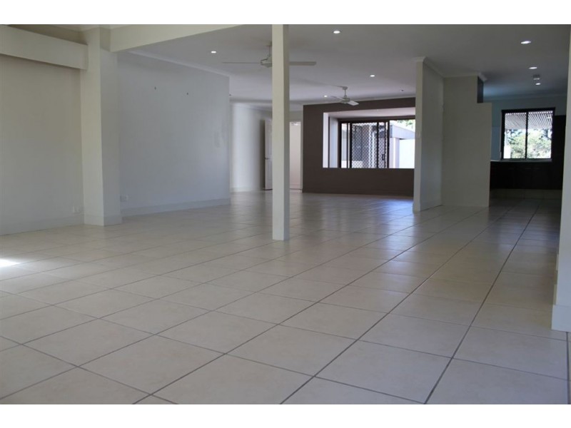 19 Holland Court, Broadbeach Waters QLD 4218