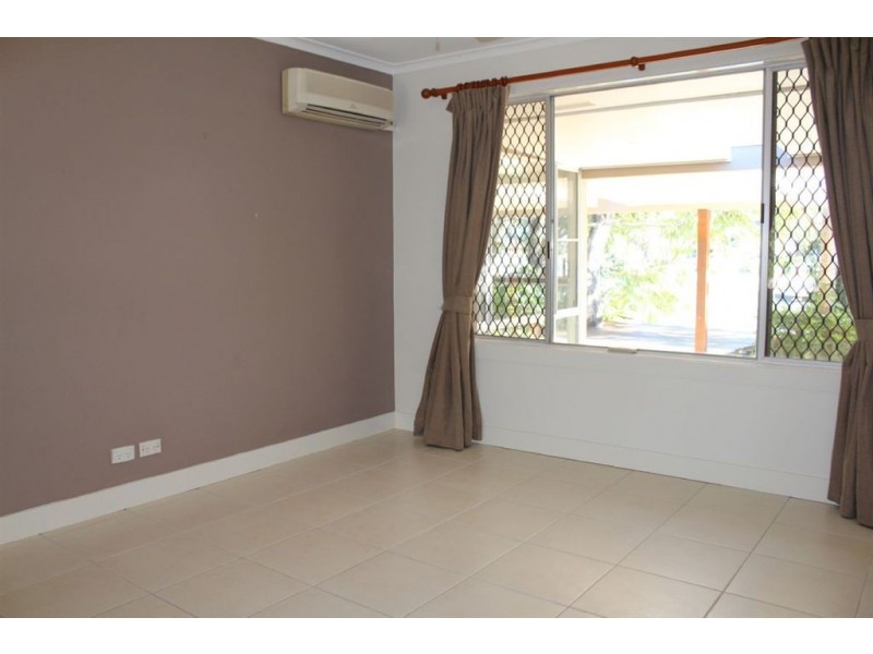 19 Holland Court, Broadbeach Waters QLD 4218