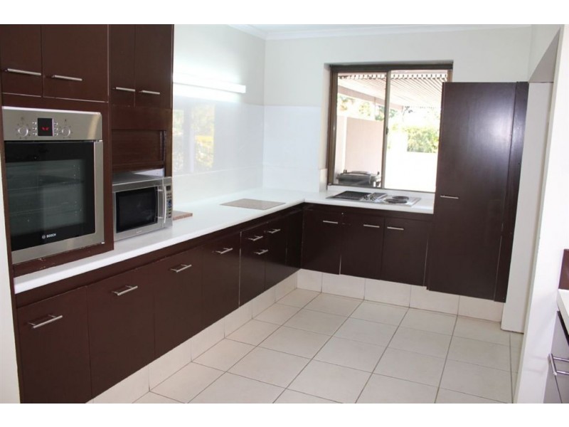 19 Holland Court, Broadbeach Waters QLD 4218