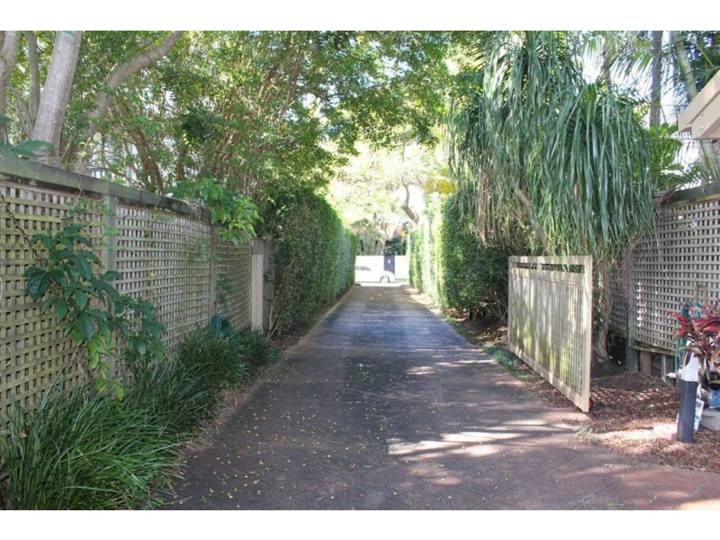 13 Allambi Avenue, Broadbeach Waters QLD 4218