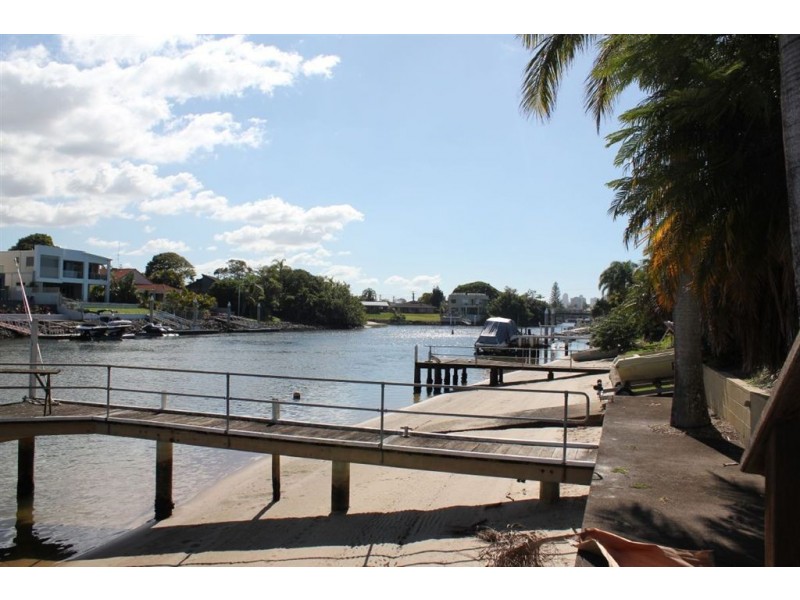 13 Allambi Avenue, Broadbeach Waters QLD 4218