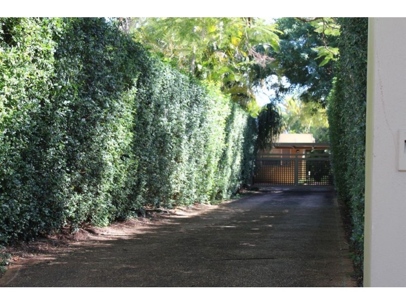 13 Allambi Avenue, Broadbeach Waters QLD 4218