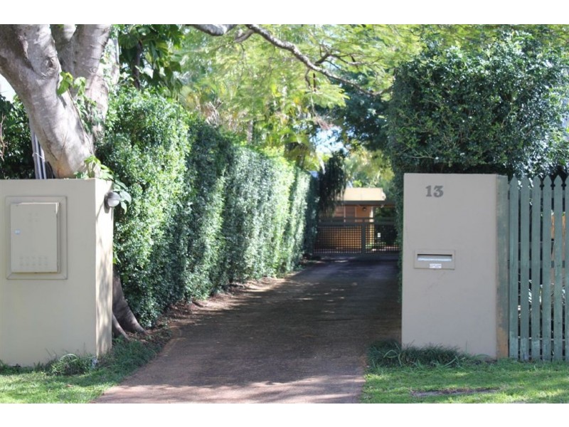 13 Allambi Avenue, Broadbeach Waters QLD 4218