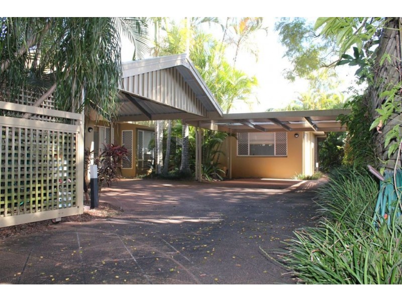 13 Allambi Avenue, Broadbeach Waters QLD 4218