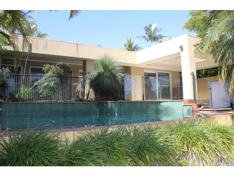 13 Allambi Avenue, Broadbeach Waters QLD 4218