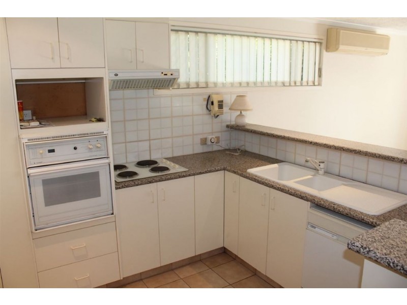 13 Allambi Avenue, Broadbeach Waters QLD 4218