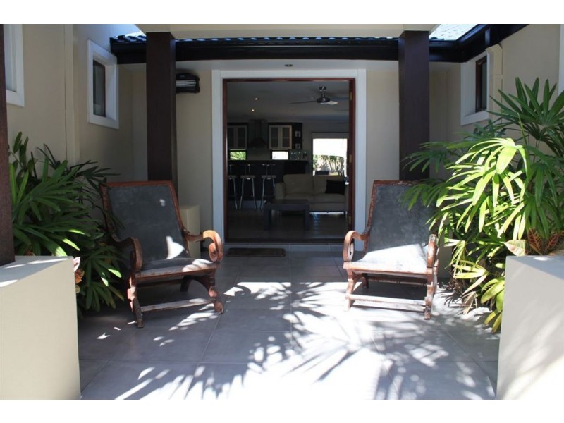 16 Sophie Avenue, Broadbeach Waters QLD 4218