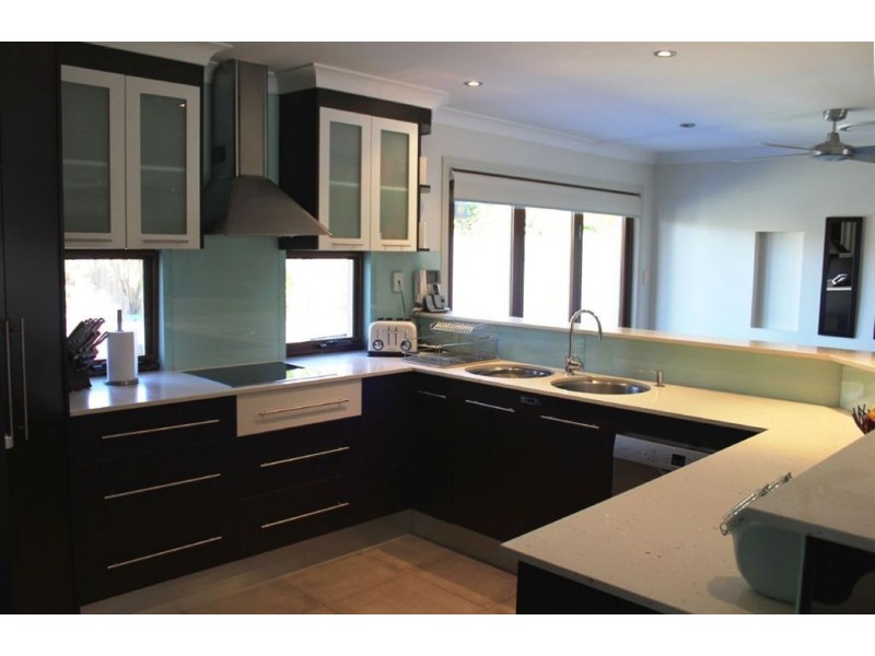 16 Sophie Avenue, Broadbeach Waters QLD 4218