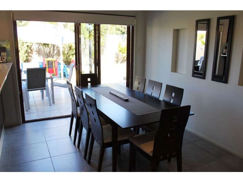 16 Sophie Avenue, Broadbeach Waters QLD 4218