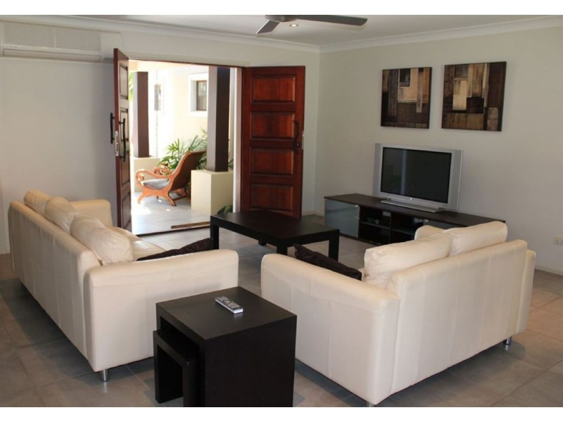 16 Sophie Avenue, Broadbeach Waters QLD 4218