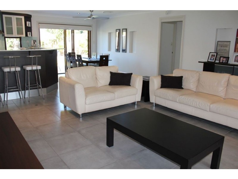 16 Sophie Avenue, Broadbeach Waters QLD 4218