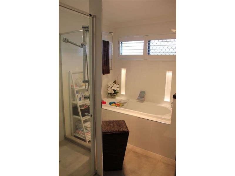 16 Sophie Avenue, Broadbeach Waters QLD 4218