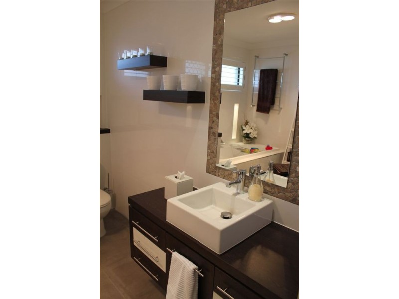 16 Sophie Avenue, Broadbeach Waters QLD 4218