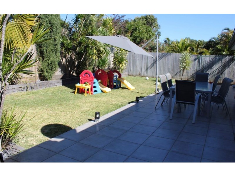 16 Sophie Avenue, Broadbeach Waters QLD 4218