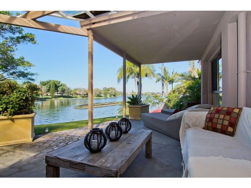 14 Haslewood Court, Mermaid Waters QLD 4218