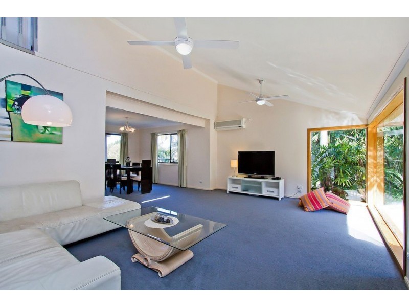 14 Haslewood Court, Mermaid Waters QLD 4218