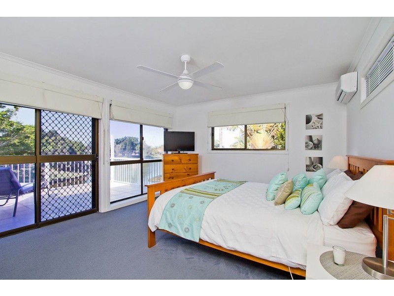 14 Haslewood Court, Mermaid Waters QLD 4218