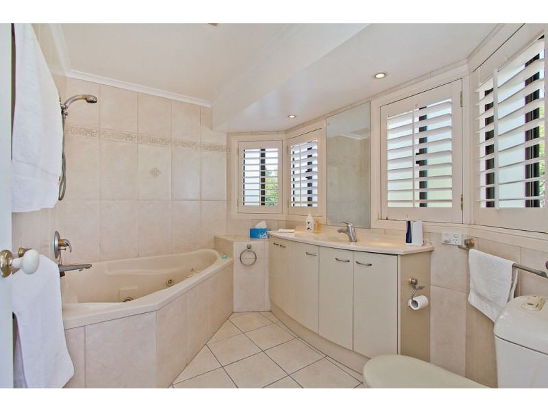 14 Haslewood Court, Mermaid Waters QLD 4218