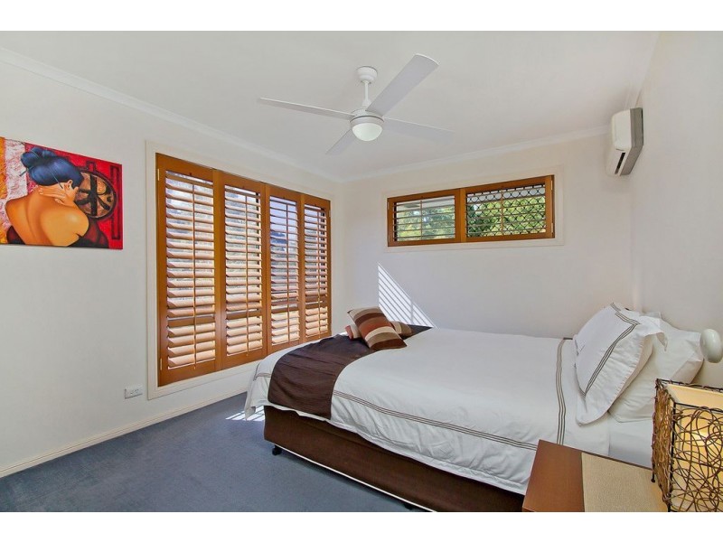 14 Haslewood Court, Mermaid Waters QLD 4218