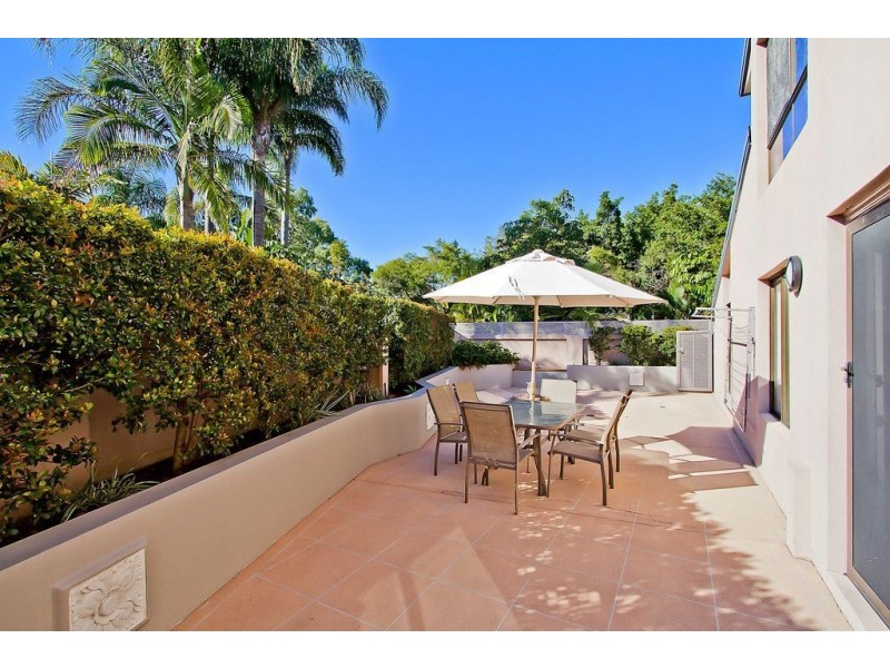 14 Haslewood Court, Mermaid Waters QLD 4218