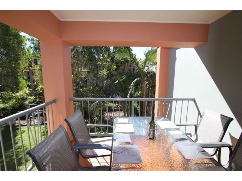 103/20 Fairway Drive, Clear Island Waters QLD 4226