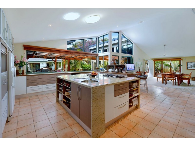 118 Savoy Drive, Broadbeach Waters QLD 4218