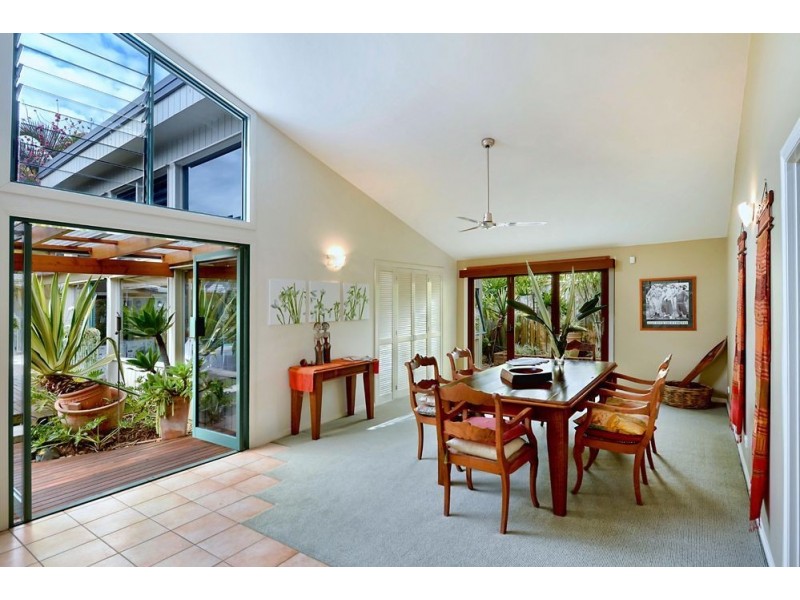 118 Savoy Drive, Broadbeach Waters QLD 4218