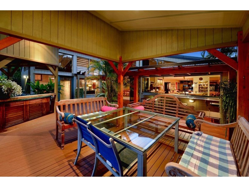 118 Savoy Drive, Broadbeach Waters QLD 4218