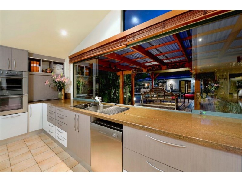 118 Savoy Drive, Broadbeach Waters QLD 4218