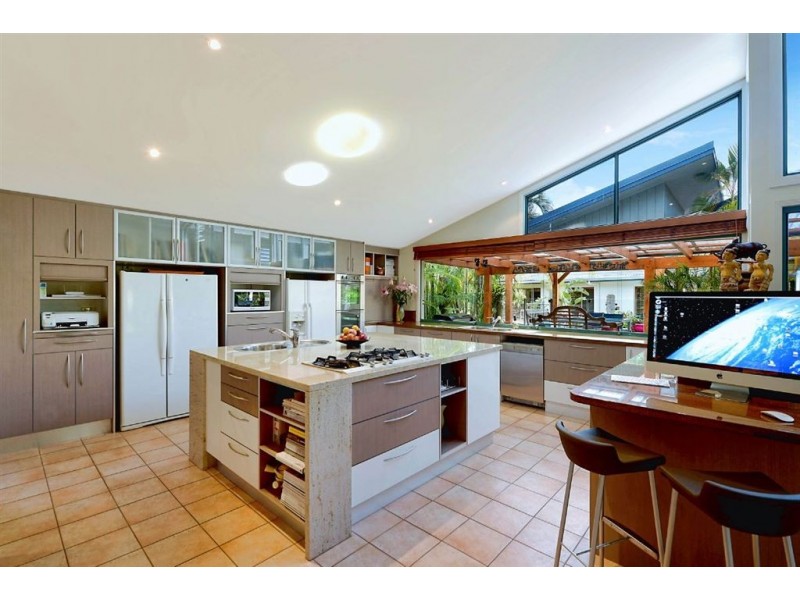 118 Savoy Drive, Broadbeach Waters QLD 4218