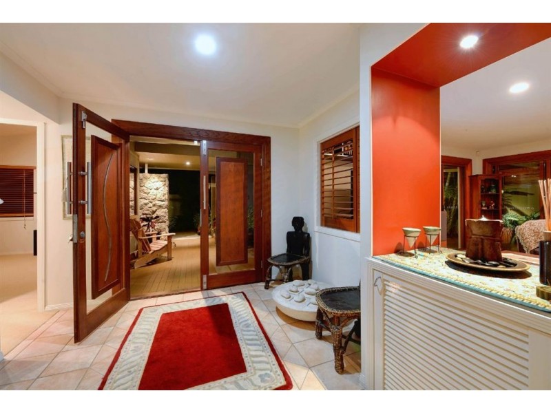 118 Savoy Drive, Broadbeach Waters QLD 4218