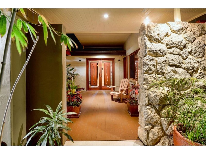 118 Savoy Drive, Broadbeach Waters QLD 4218