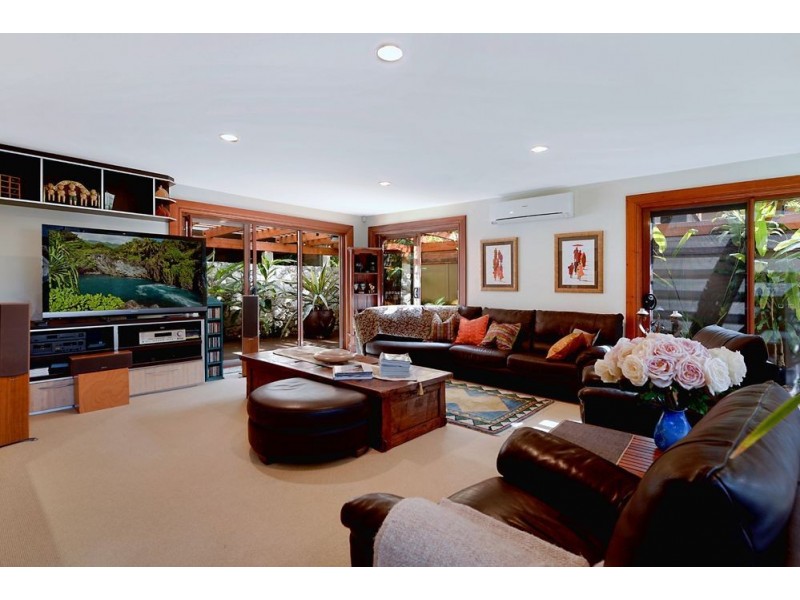 118 Savoy Drive, Broadbeach Waters QLD 4218