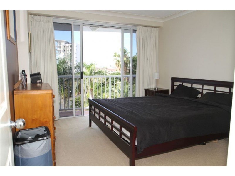 2037/2623 Gold Coast Highway, Broadbeach QLD 4218