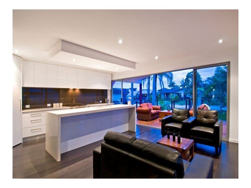 5 Goolagong Court, Broadbeach Waters QLD 4218