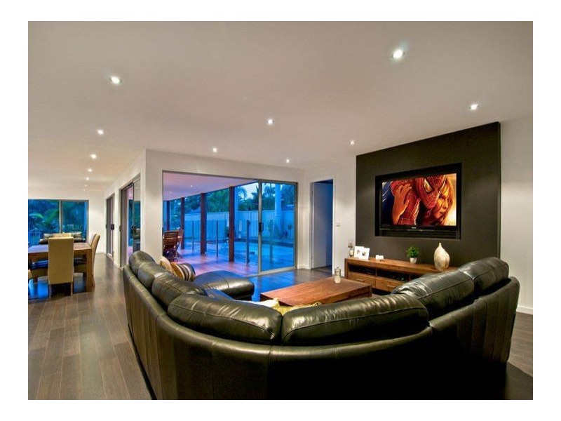 5 Goolagong Court, Broadbeach Waters QLD 4218