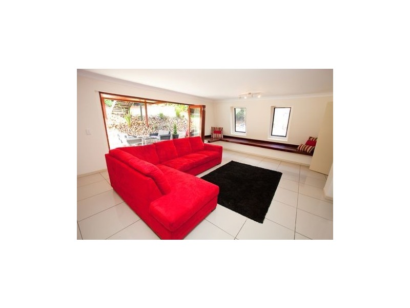 19 Winani Drive, Ashmore QLD 4214