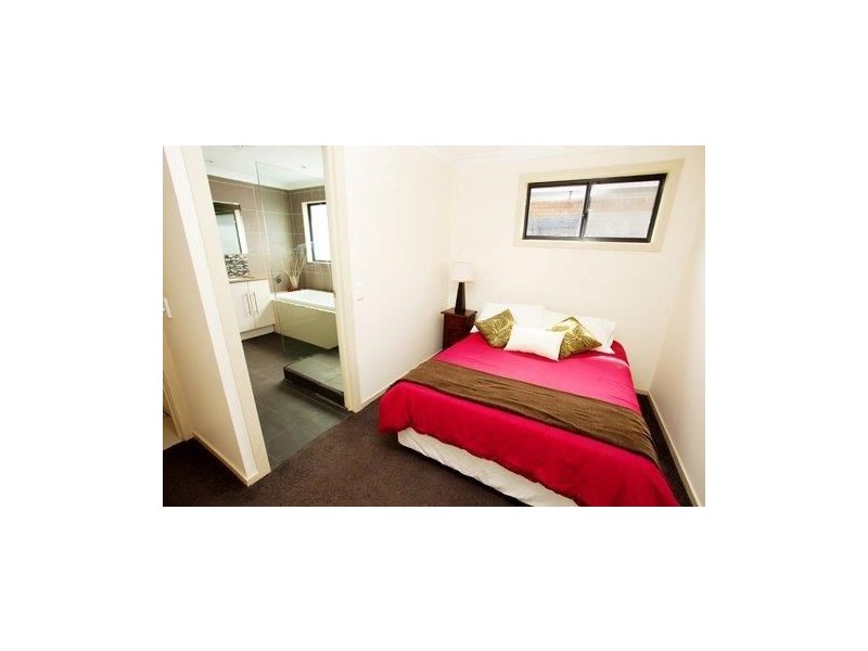 19 Winani Drive, Ashmore QLD 4214