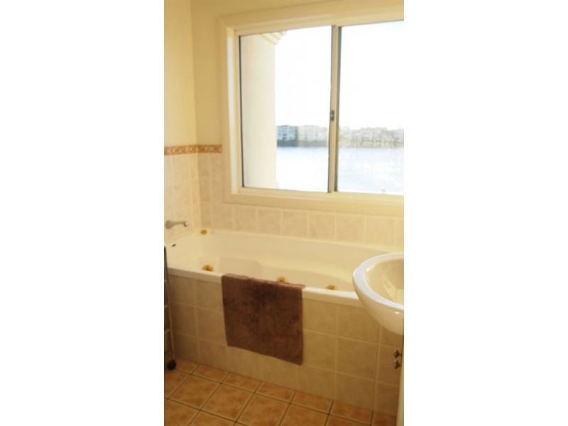 11 Washington Court, Varsity Lakes QLD 4227