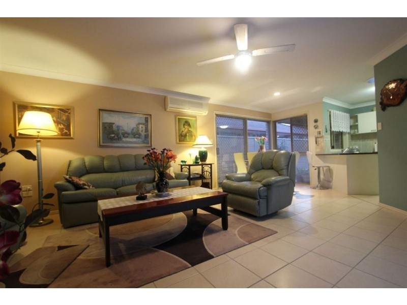 1/4 Gemma Glade, Labrador QLD 4215