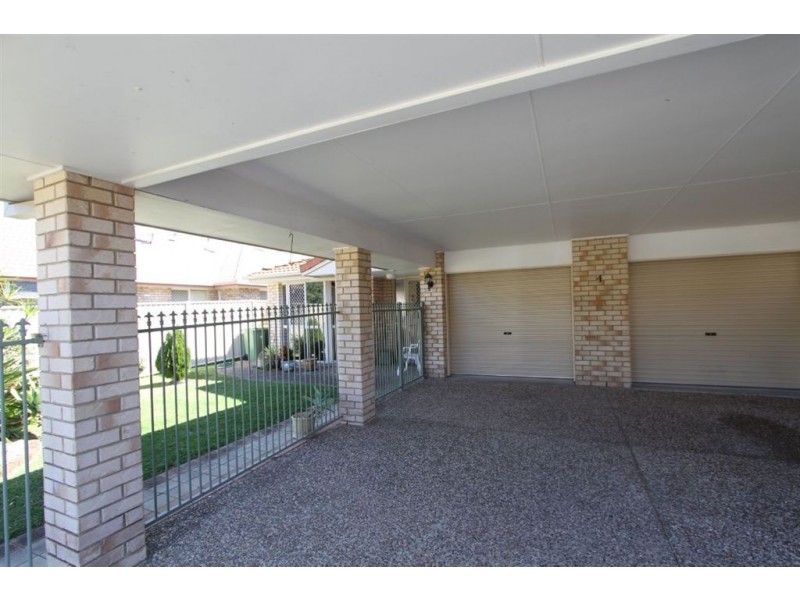 1/4 Gemma Glade, Labrador QLD 4215