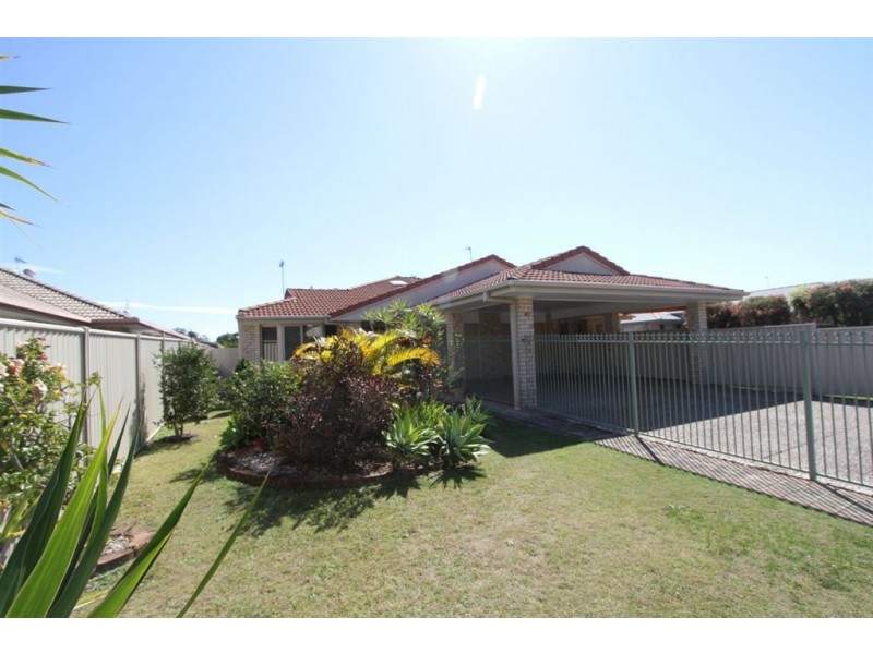 1/4 Gemma Glade, Labrador QLD 4215