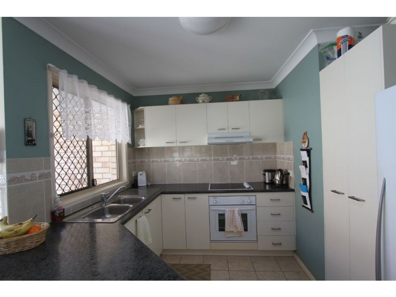 1/4 Gemma Glade, Labrador QLD 4215