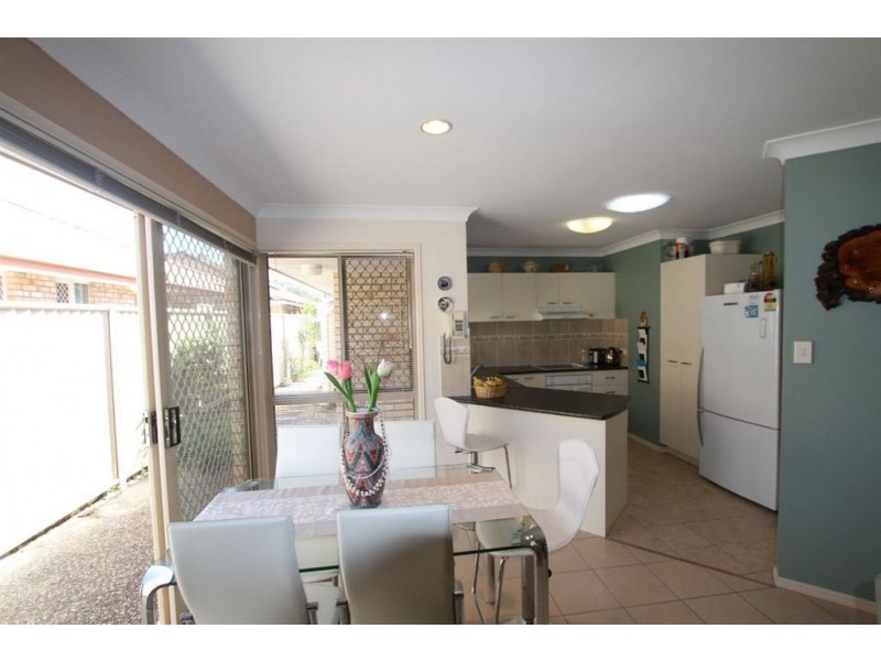 1/4 Gemma Glade, Labrador QLD 4215