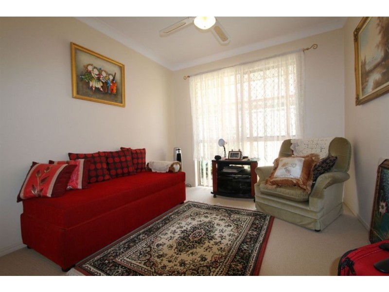 1/4 Gemma Glade, Labrador QLD 4215
