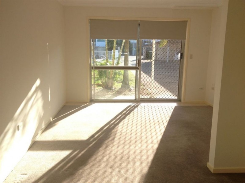 2/2423 Gold Coast Highway, Mermaid Beach QLD 4218