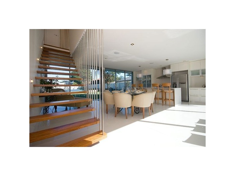 23 Freyburg Street, Sorrento QLD 4217