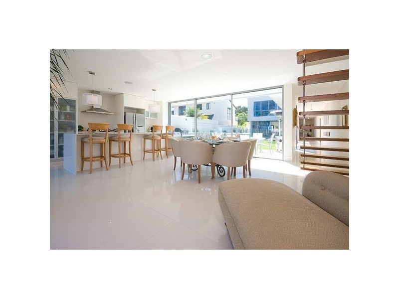 23 Freyburg Street, Sorrento QLD 4217