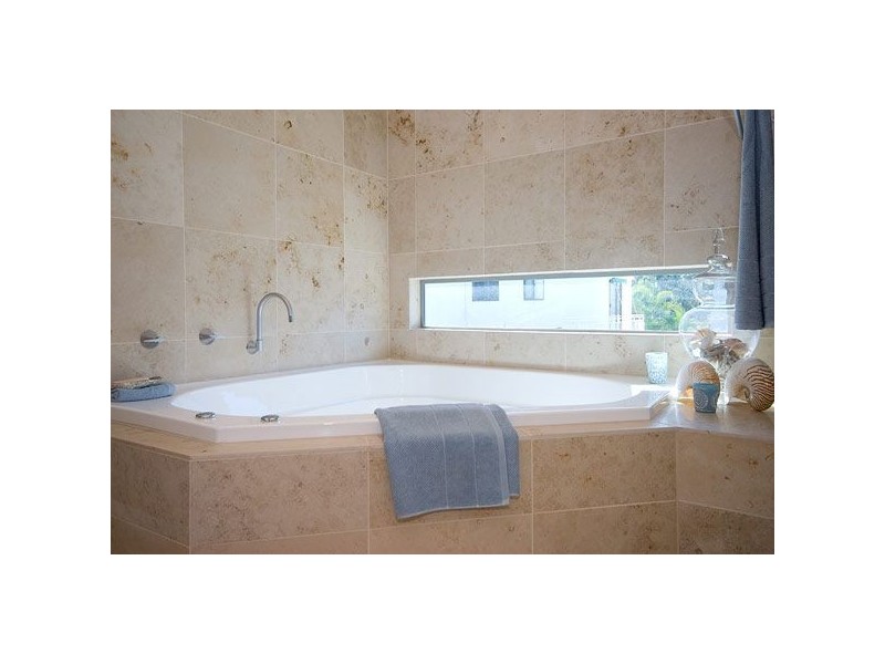 23 Freyburg Street, Sorrento QLD 4217